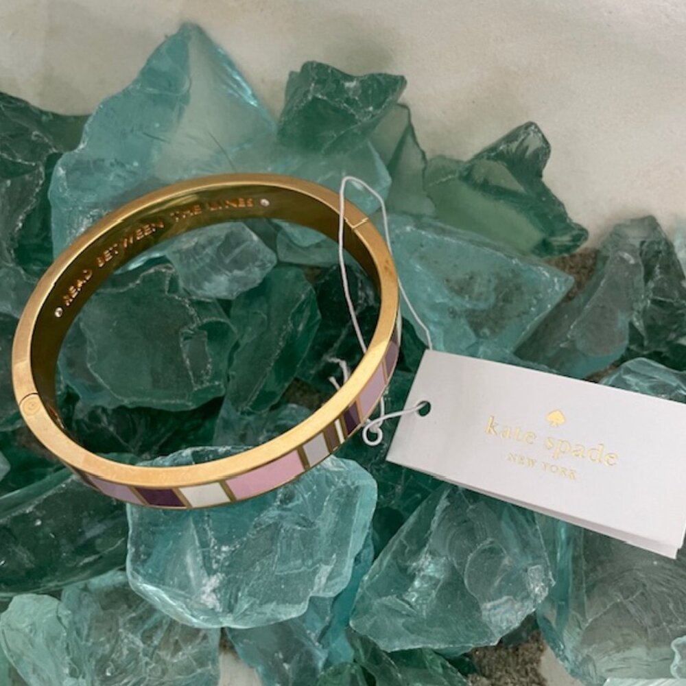 KATE SPADE BANGLE "READ BETWEEN THE LINES" HINGED CLOSE NWT - Picture 3 of 7